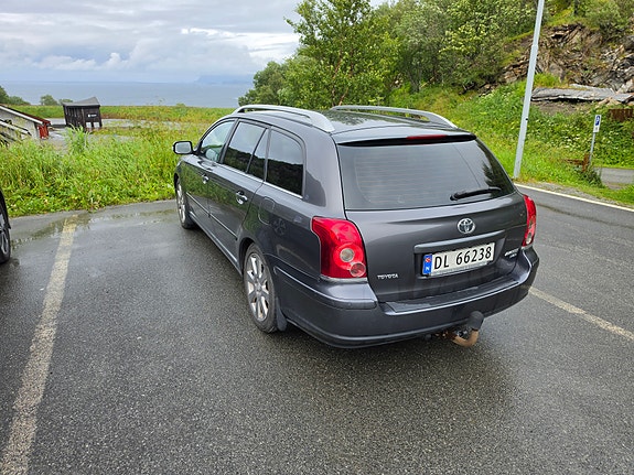 Toyota Avensis 3 of 5