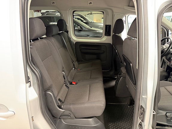 Volkswagen Caddy Maxi 17 of 30