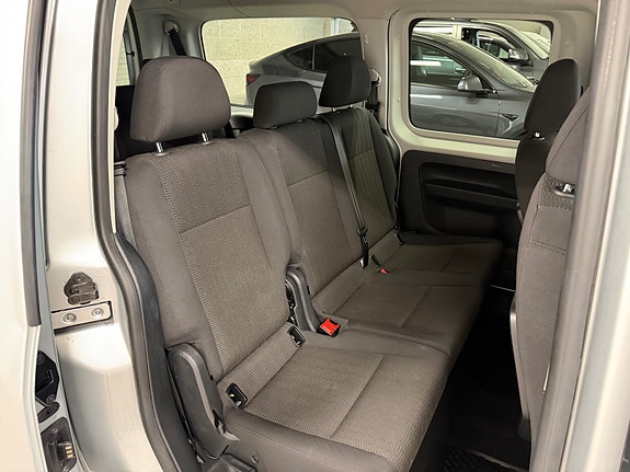 Volkswagen Caddy Maxi 12 of 30