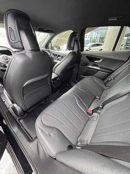 Mercedes-Benz EQE350 SUV 7 of 14