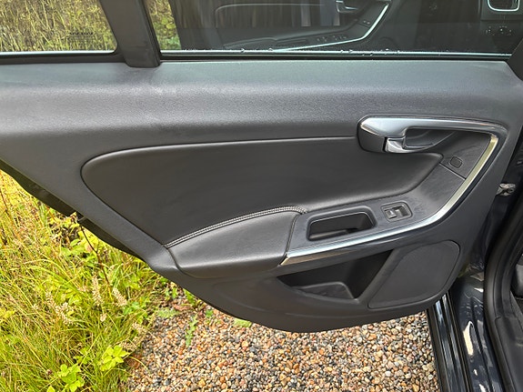 Volvo S60 25 of 30