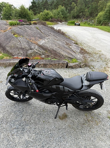 Suzuki GSX-R 125 4 of 5