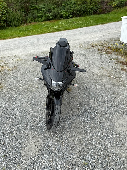 Suzuki GSX-R 125 3 of 5