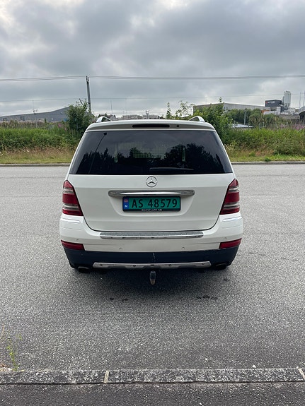 Mercedes-Benz GL320 5 of 5