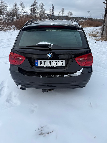 BMW 320d 4 of 5