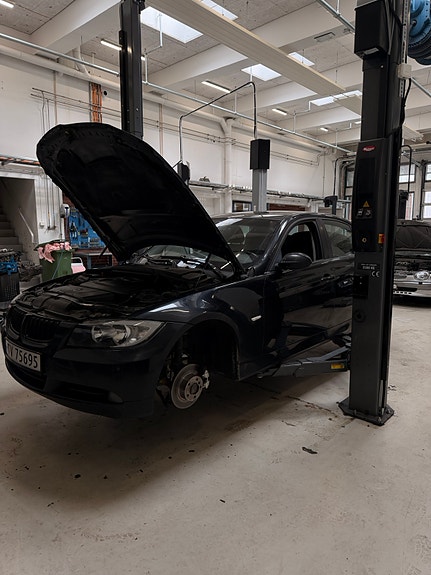 BMW 318d 5 of 5