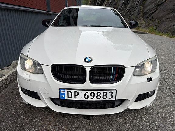 BMW 320i 2 of 5