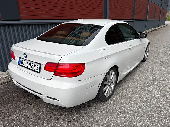 BMW 320i 5 of 5