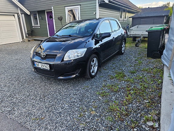 Toyota Auris 2 of 4
