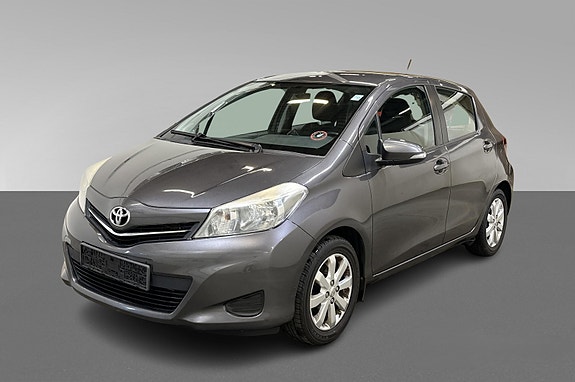 Toyota Yaris 3 of 5