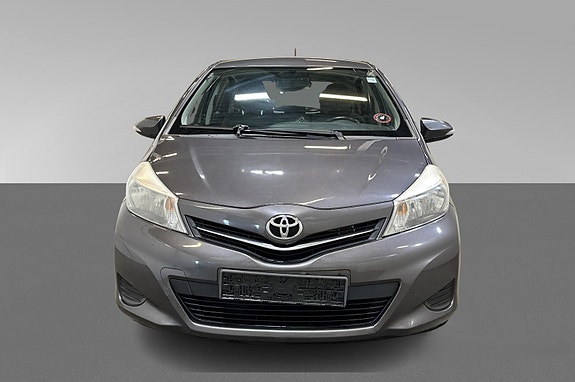 Toyota Yaris 2 of 5
