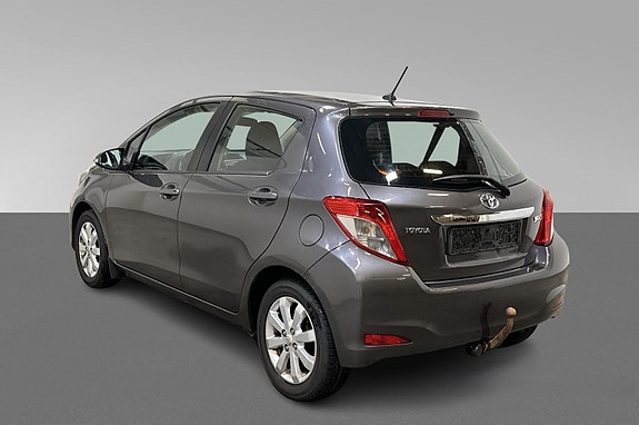 Toyota Yaris 4 of 5