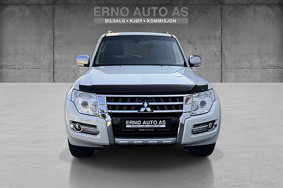Mitsubishi Pajero 3 of 5