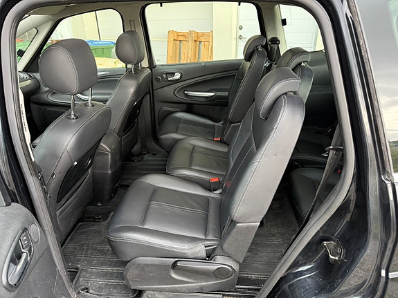 Ford S-MAX 16 of 30