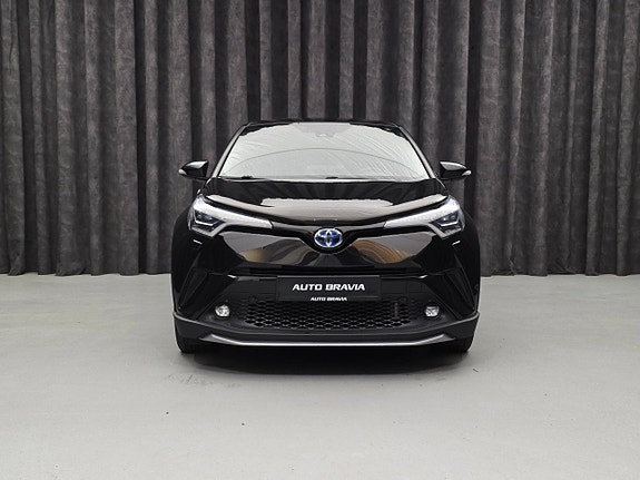 Toyota C-HR 2 of 5