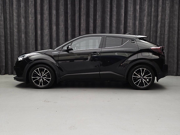 Toyota C-HR 4 of 5