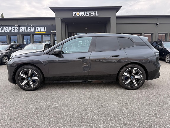 BMW iX 2 of 5