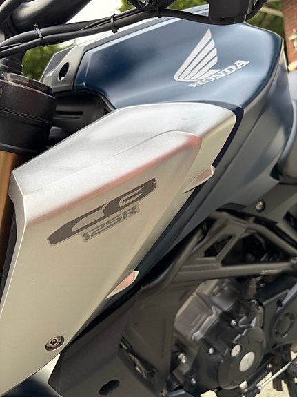 Honda CB 125 R 8 of 10