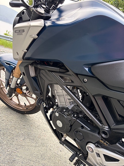Honda CB 125 R 6 of 10