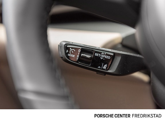 Porsche Macan 29 of 30