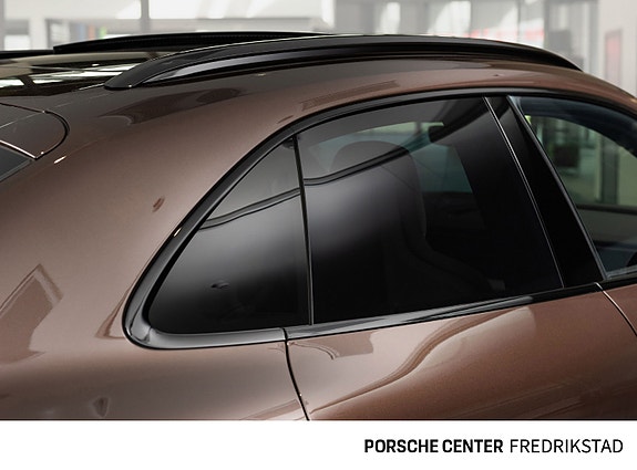 Porsche Macan 15 of 30
