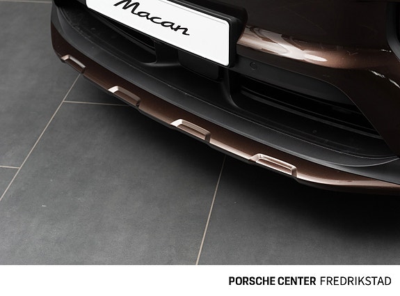 Porsche Macan 12 of 30