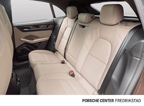 Porsche Macan 25 of 30