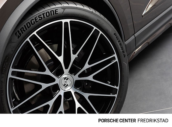 Porsche Macan 16 of 30