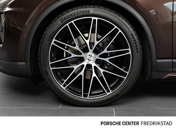 Porsche Macan 17 of 30