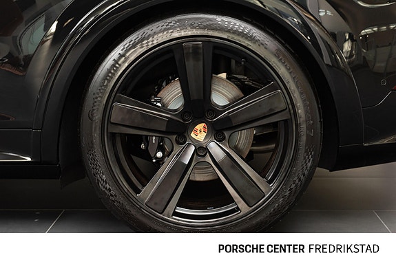 Porsche Cayenne Coupe 16 of 30
