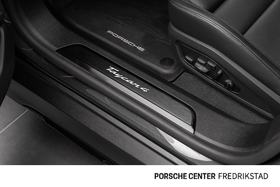 Porsche Taycan Cross Turismo 16 of 30