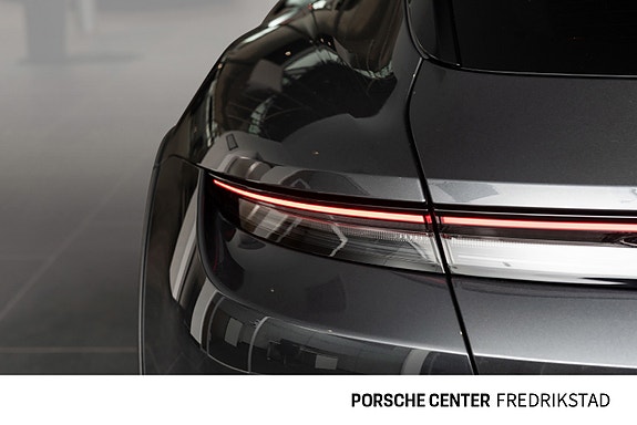 Porsche Taycan Cross Turismo 7 of 30