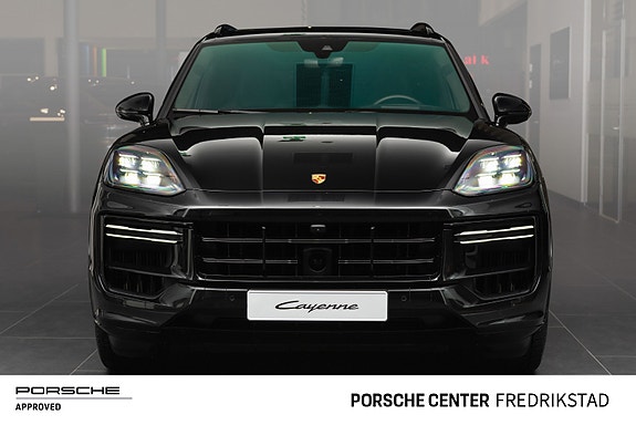 Porsche Cayenne 3 of 30