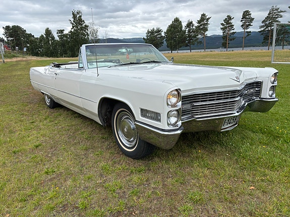 Cadillac Cab DeVille 2 of 5