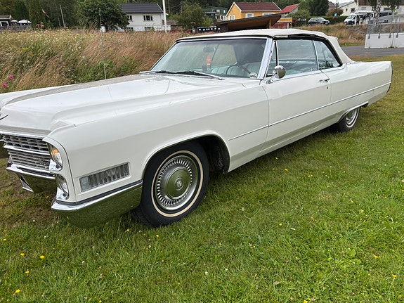 Cadillac Cab DeVille 3 of 5