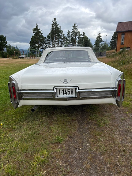 Cadillac Cab DeVille 5 of 5