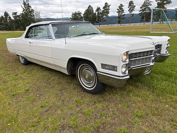 Cadillac Cab DeVille 4 of 5