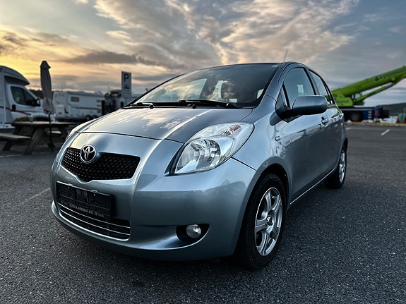 Toyota Yaris 4 of 5