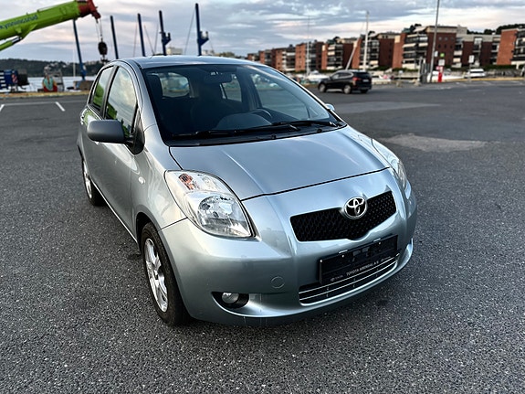 Toyota Yaris 2 of 5