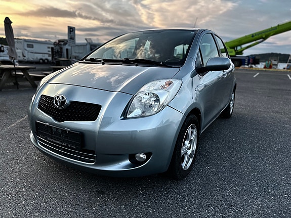 Toyota Yaris 5 of 5