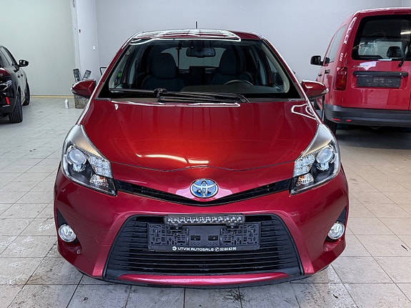 Toyota Yaris 2 of 5