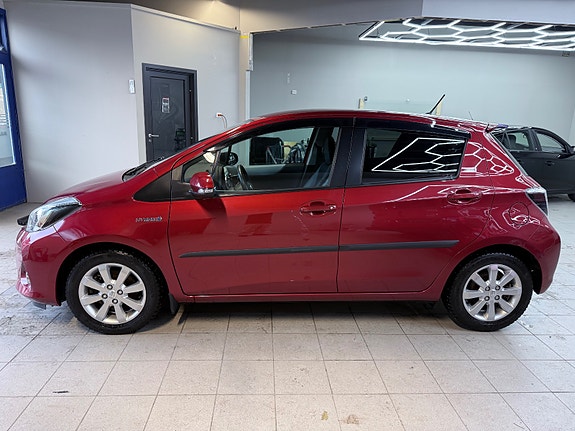 Toyota Yaris 4 of 5