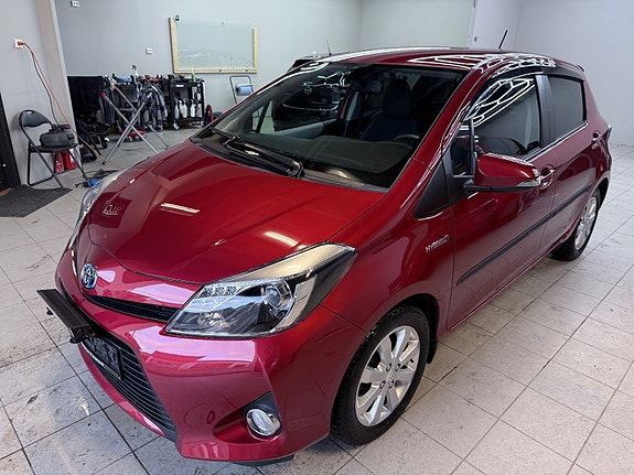 Toyota Yaris 3 of 5