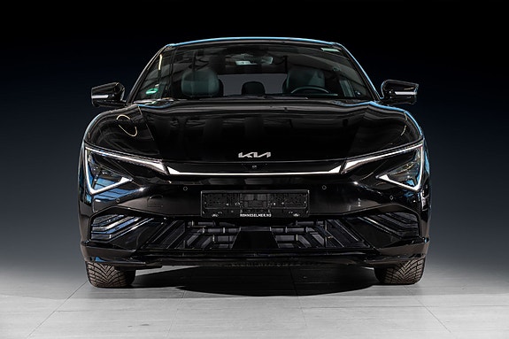 Kia EV6 2 of 5