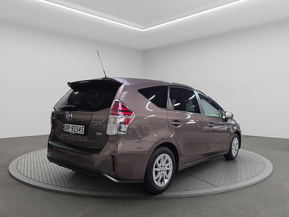 Toyota Prius+ 3 of 5