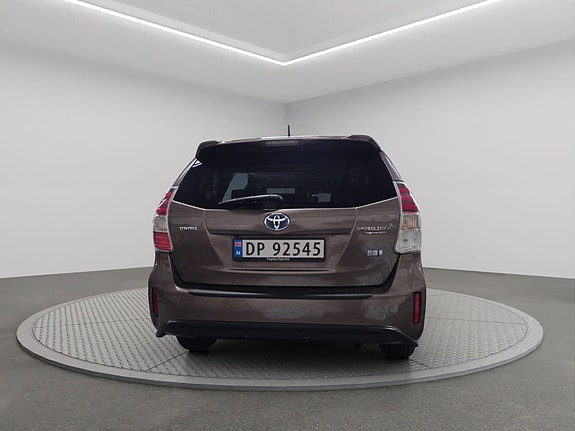 Toyota Prius+ 4 of 5