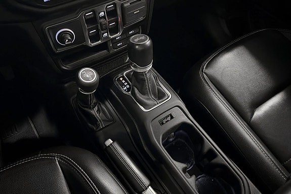 Jeep Wrangler 14 of 25