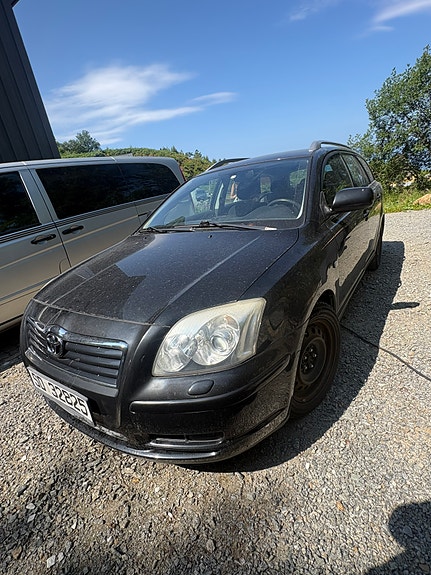 Toyota Avensis 3 of 5