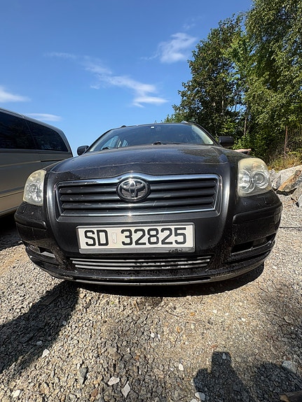 Toyota Avensis 2 of 5