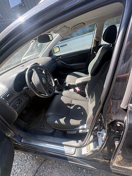 Toyota Avensis 5 of 5